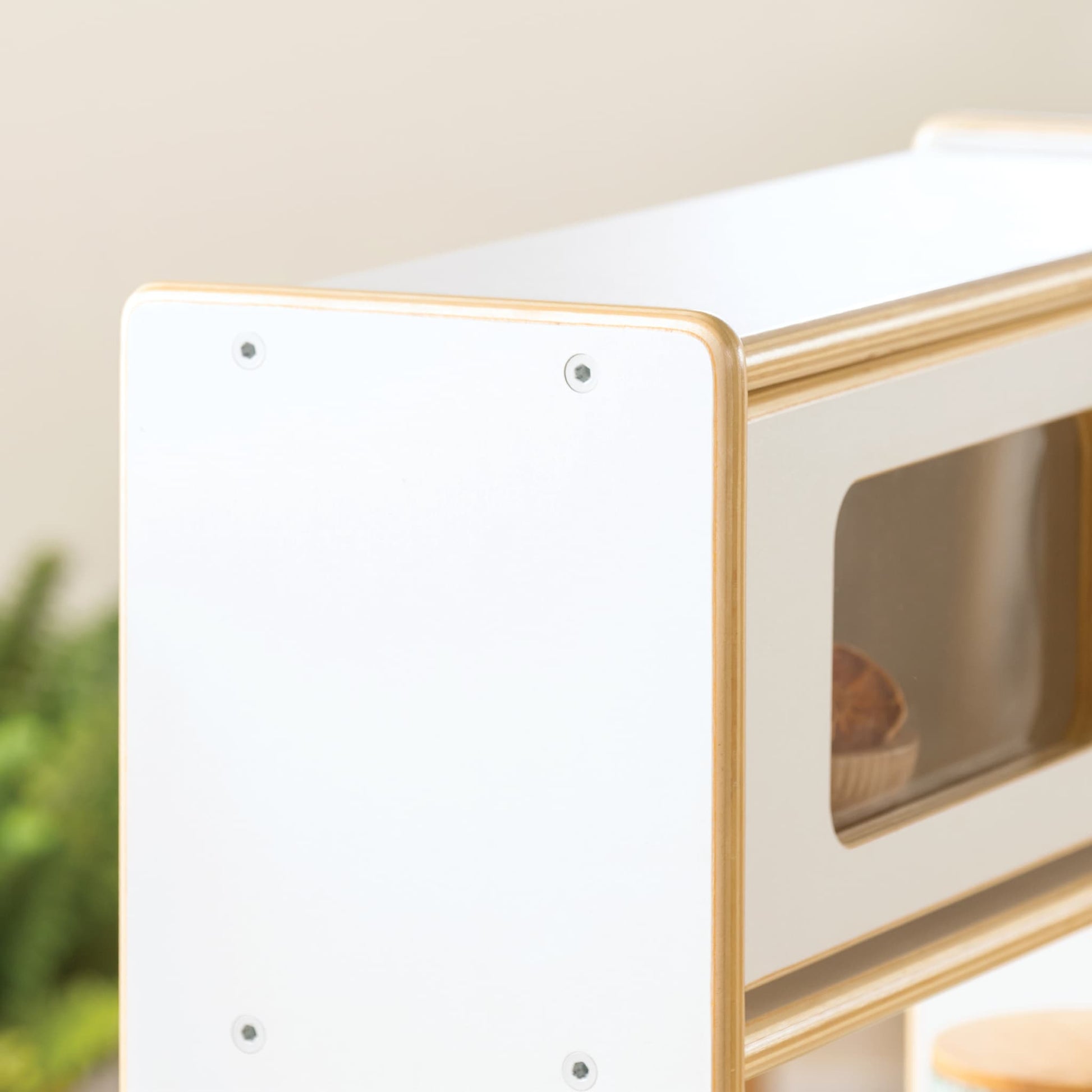 EdQ Kitchen Microwave and Cupboard